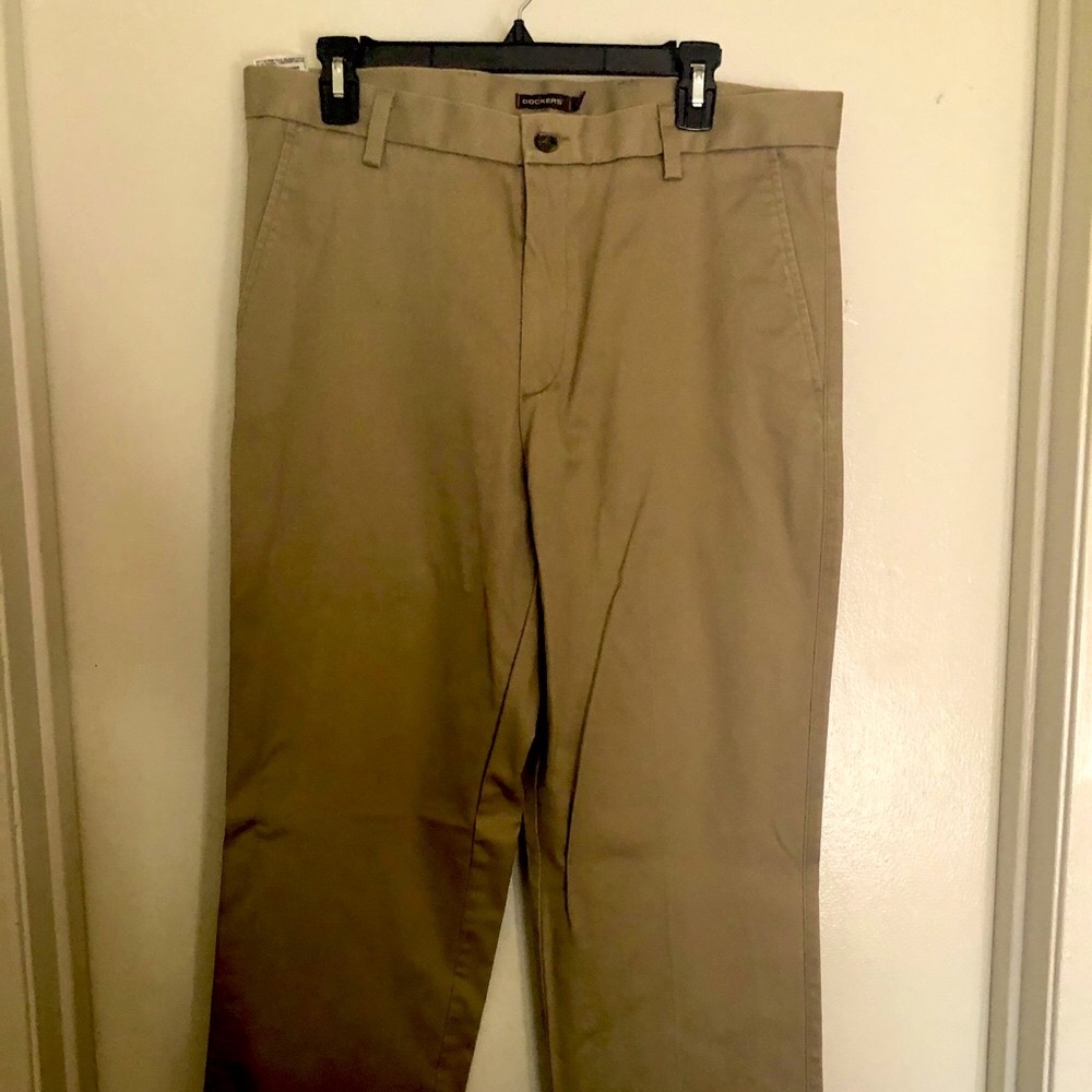 Men’s khaki pants